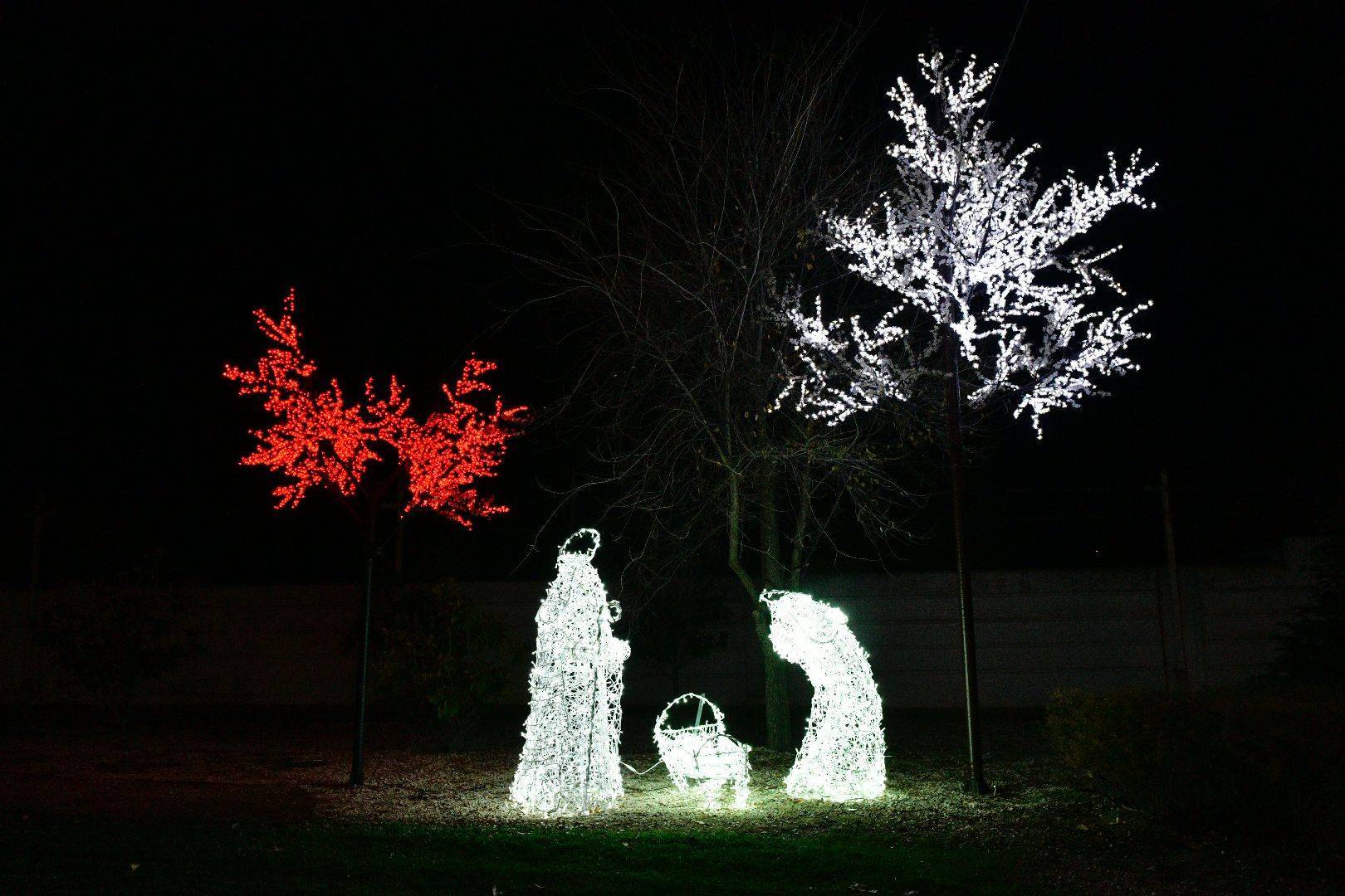 Belén de luz en la Glorieta Víctimas del Terrorismo.