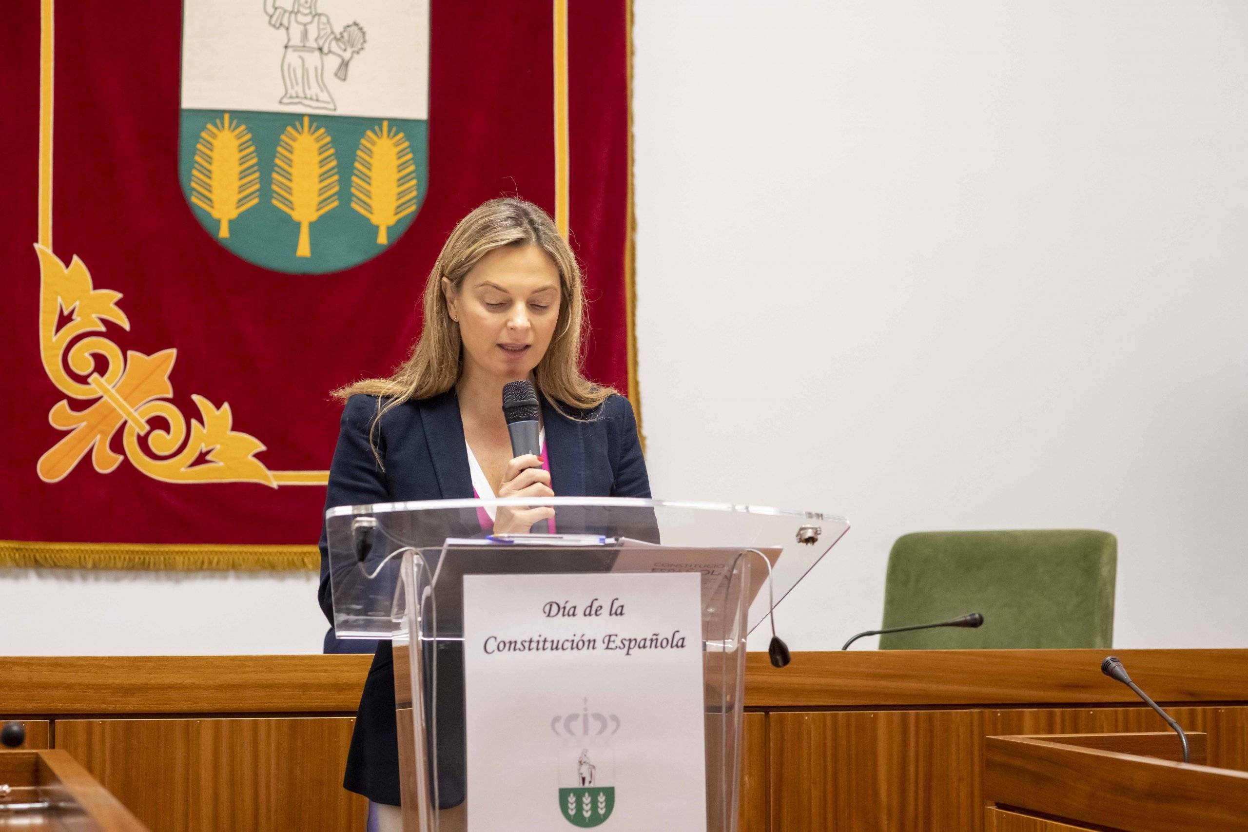 La portavoz adjunta del Partido Popular, Lucía Paniagua, durante la lectura de artículos de la Constitución.