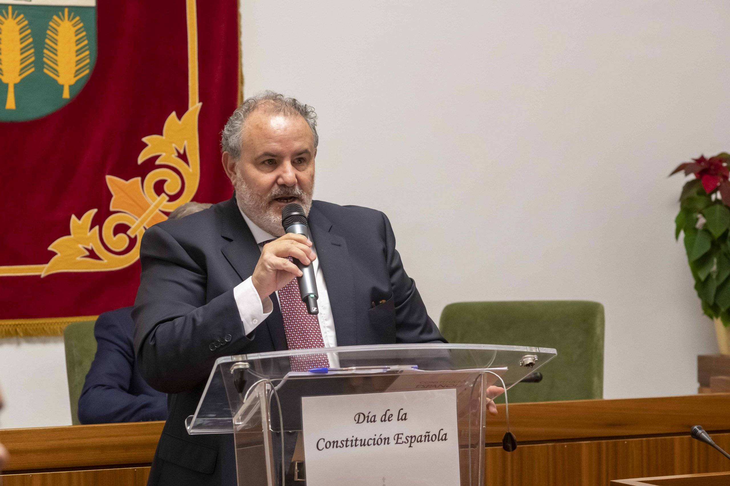 El portavoz de Ciudadanos, Javier Sánchez Verdasco, durante la lectura de artículos de la Constitución Española.
