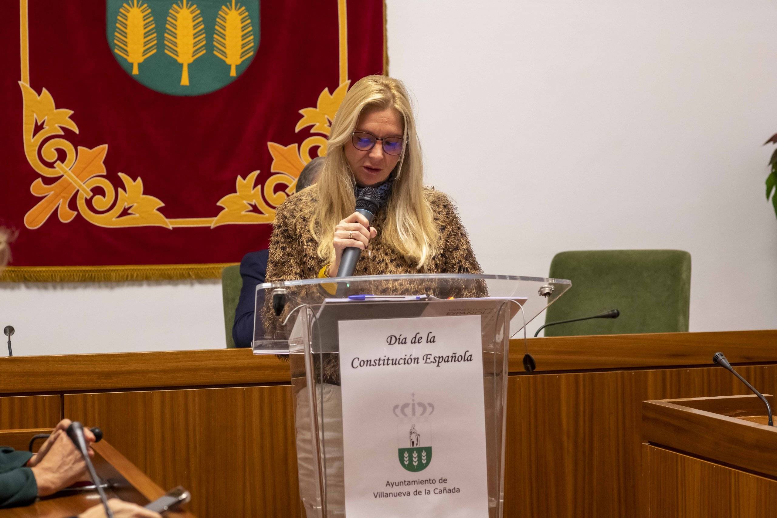 La concejala del Grupo Mixto Belén Garrido, durante la lectura de artículos de la Constitución Española.