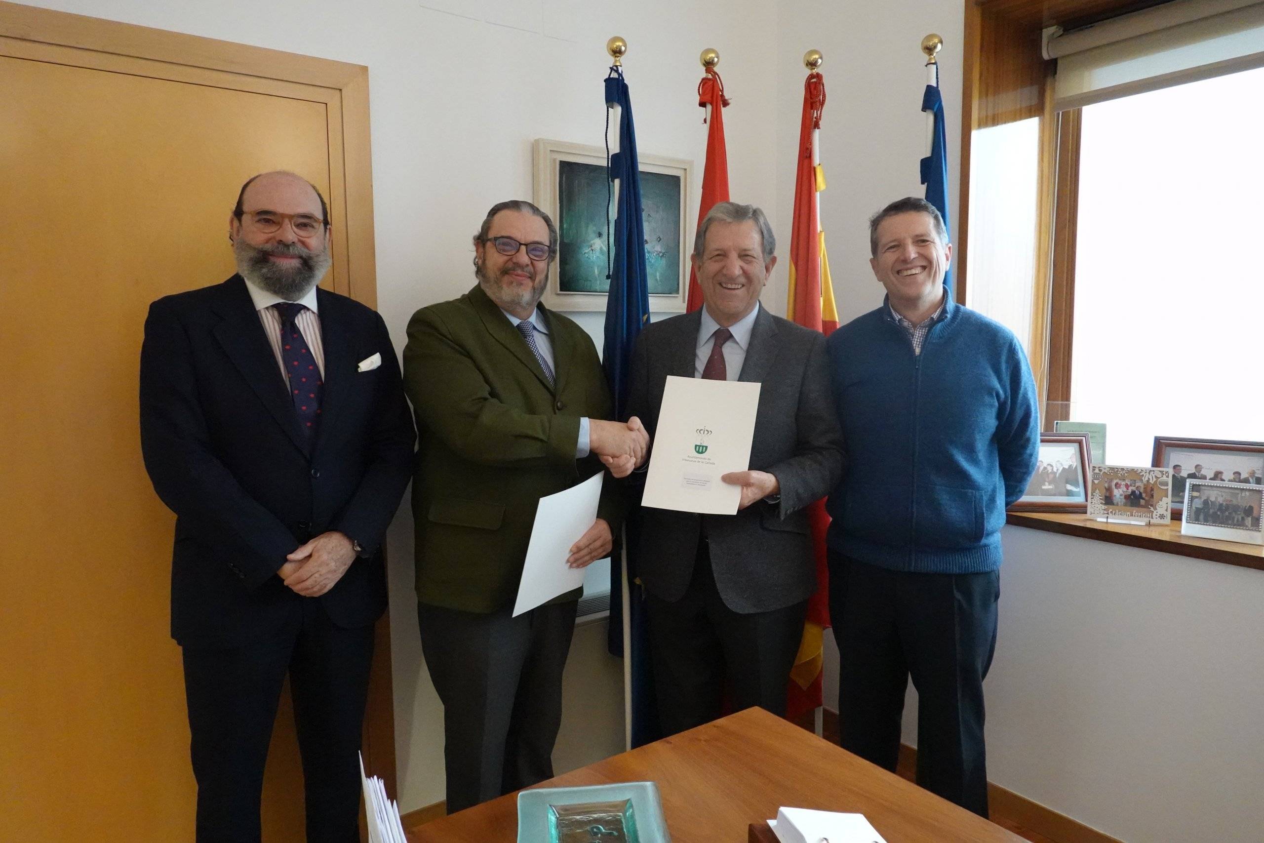 El alcalde, Luis Partida, con el representante de la Fundación Educación y Libertad, Francisco García de Vinuesa Catalán, el director del Colegio Internacional Kolbe, Ángel Mel, y el concejal de Cultura, Fernando Agudo.