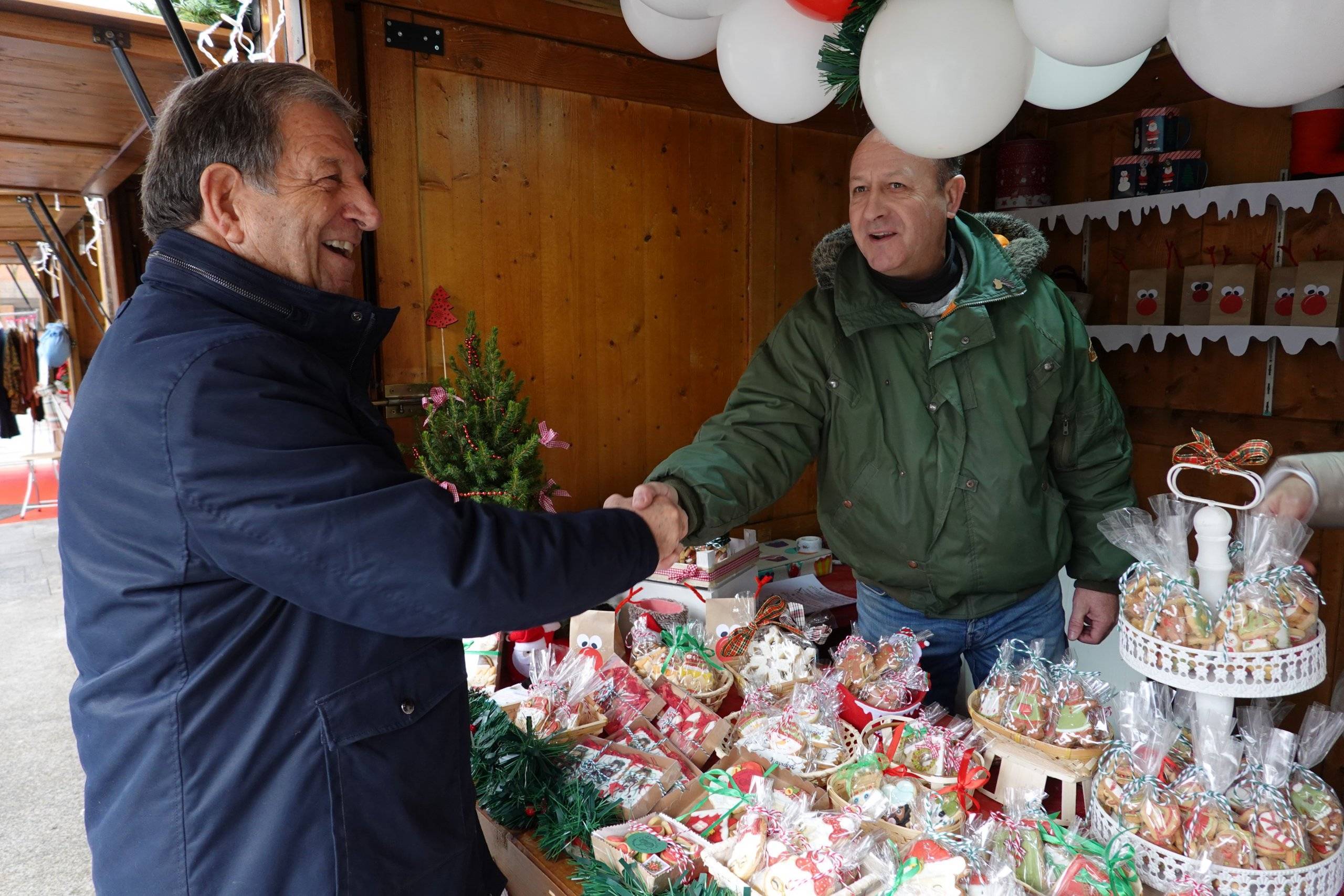 El regidor villanovense durante la inauguración del Mercado Navideño.