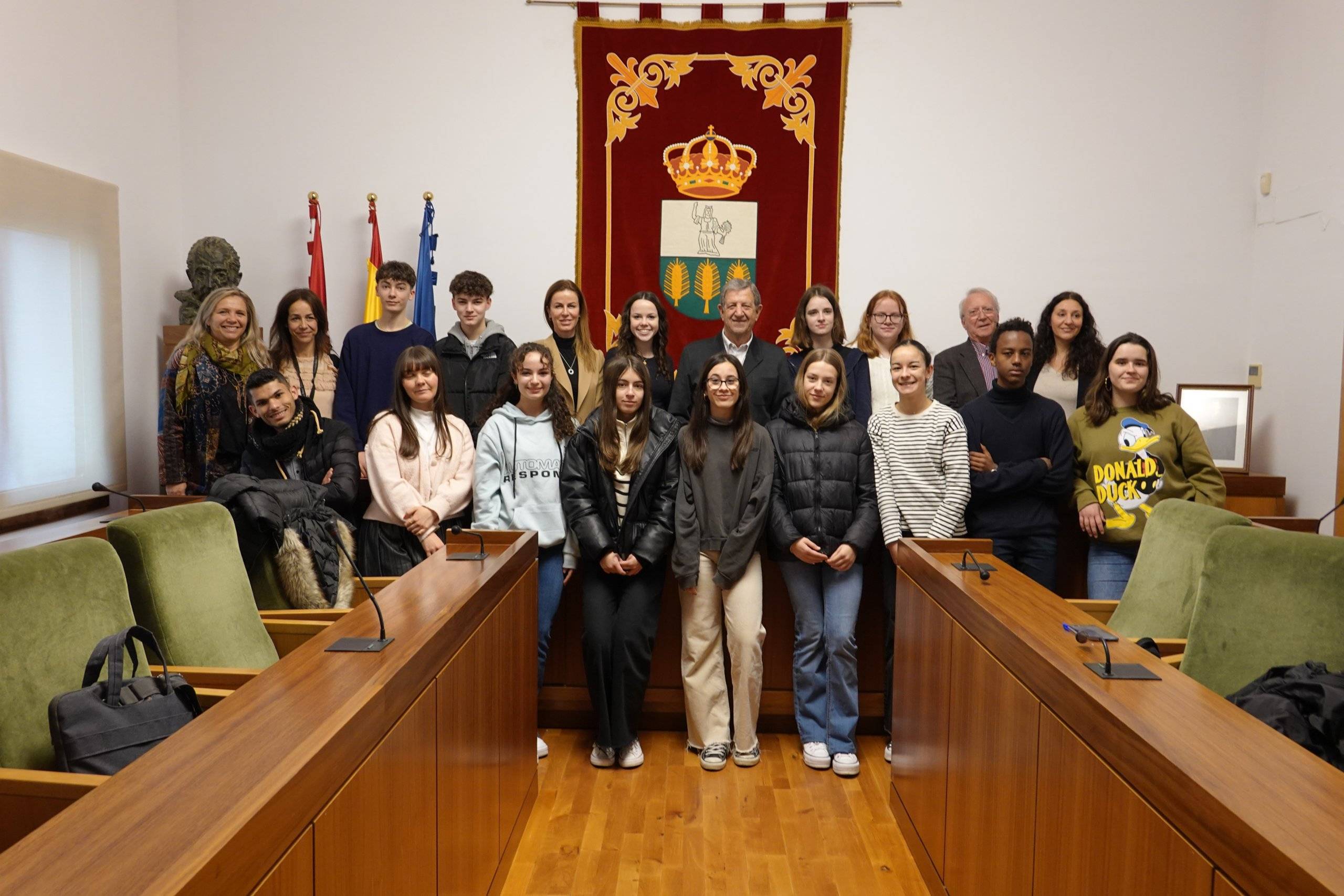 Imagen de la recepción de alumnos en el Salón de Plenos.