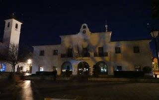 Imagen del Ayuntamiento con las luces apagadas.