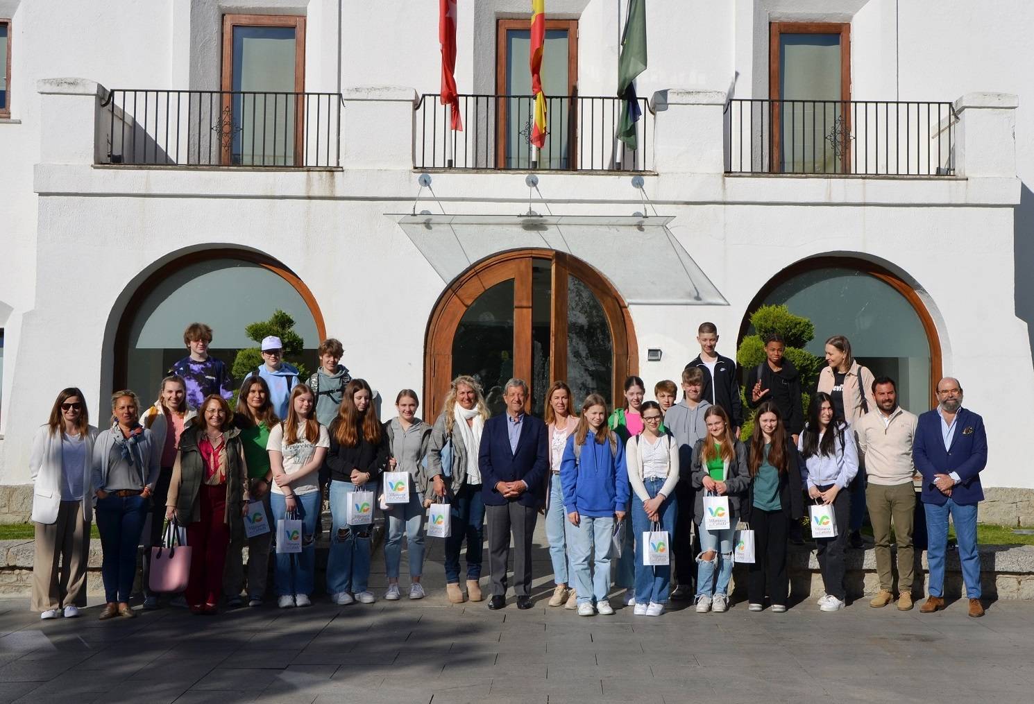 Foto de familia de la visita de estudiantes alemanes a Villanueva de la Cañada.