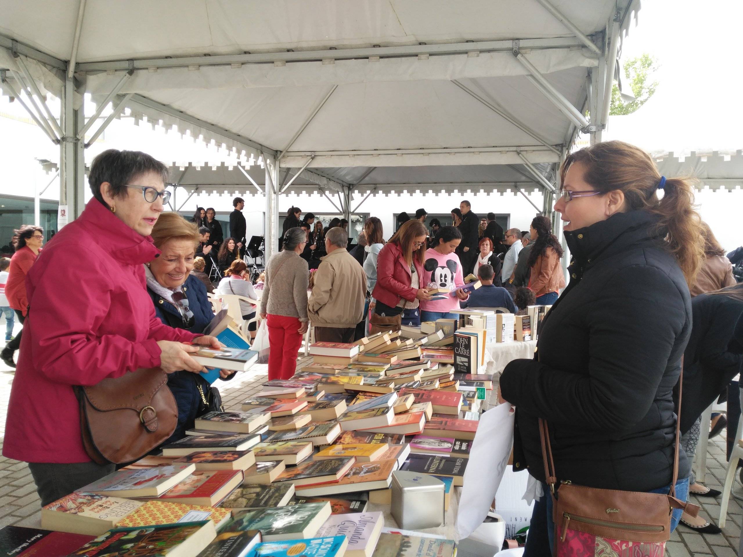 Imagen de archivo de una anterior edición del Mercadillo de Libros.