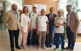 Entrega de trofeos del torneo de petanca.