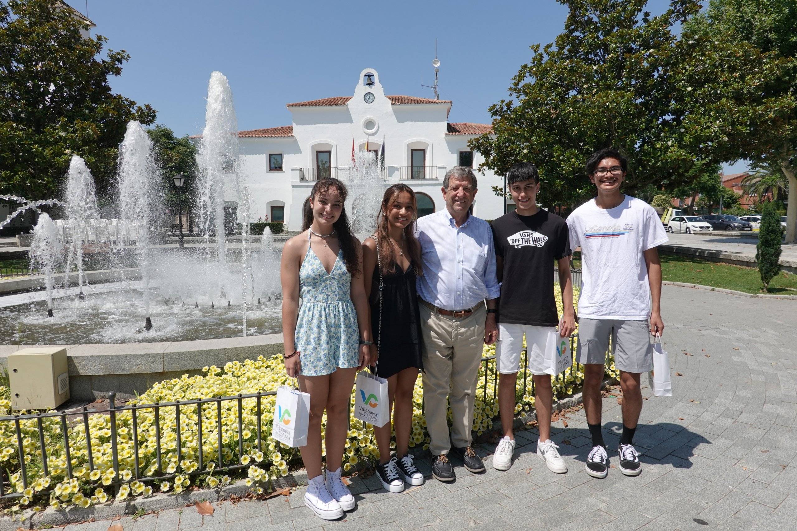 Foto de familia de la visita.