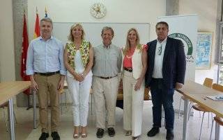 El alcalde, Luis Partida, junto a los alcaldes de los municipios de la mancomunidad y la nueva presidenta.