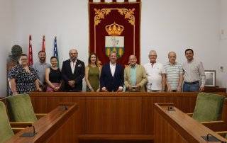 Foto de familia de la firma de convenio.