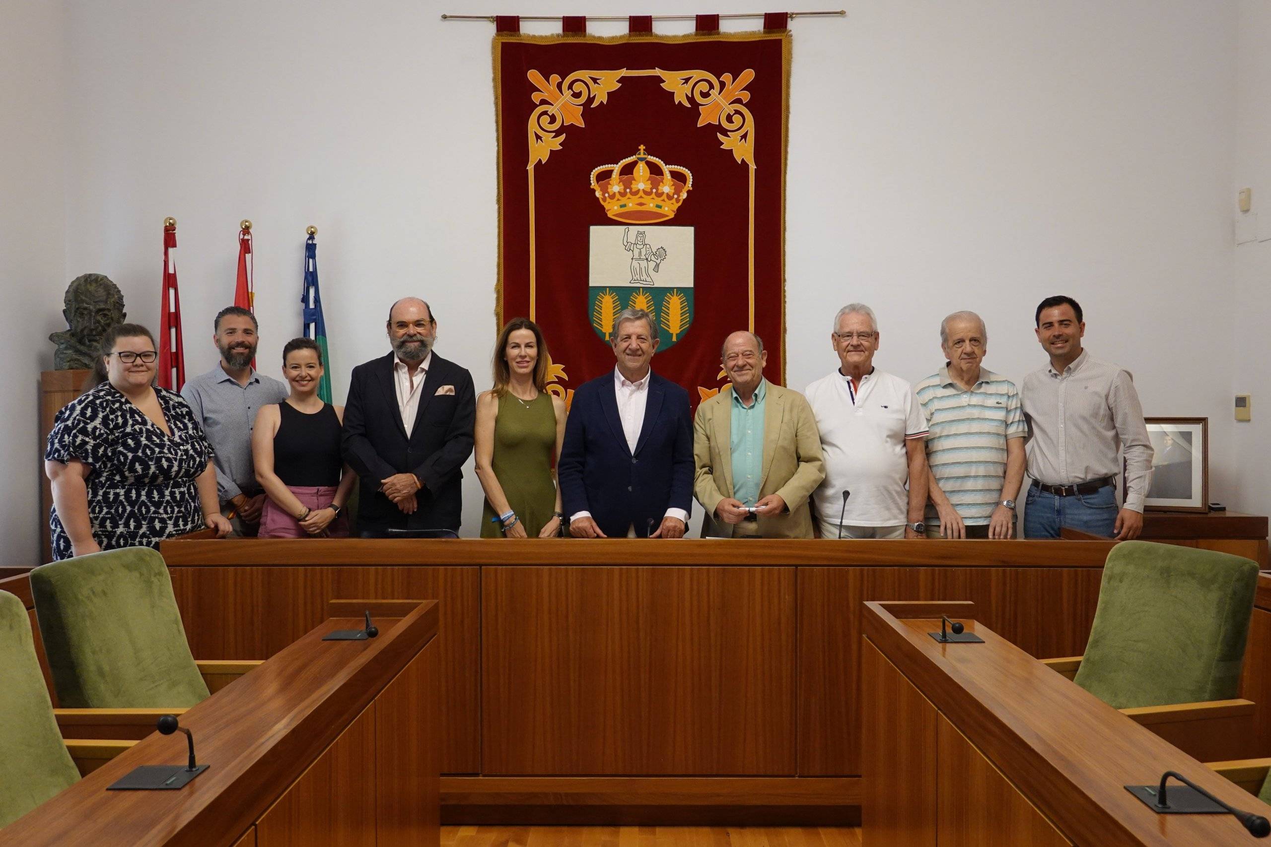 Foto de familia de la firma de convenio.