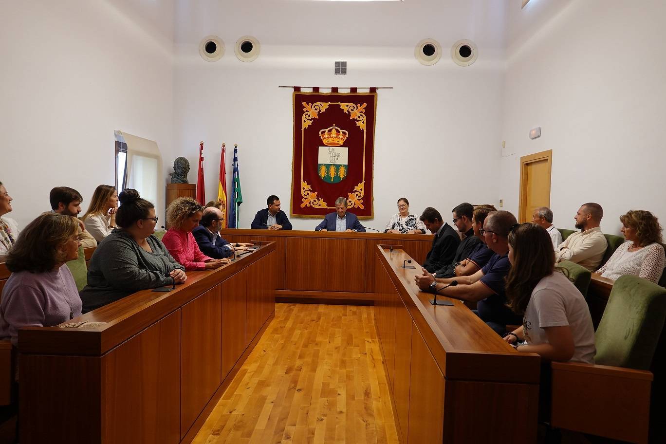 Autoridades, representantes de las peñas y parroquias del municipio.