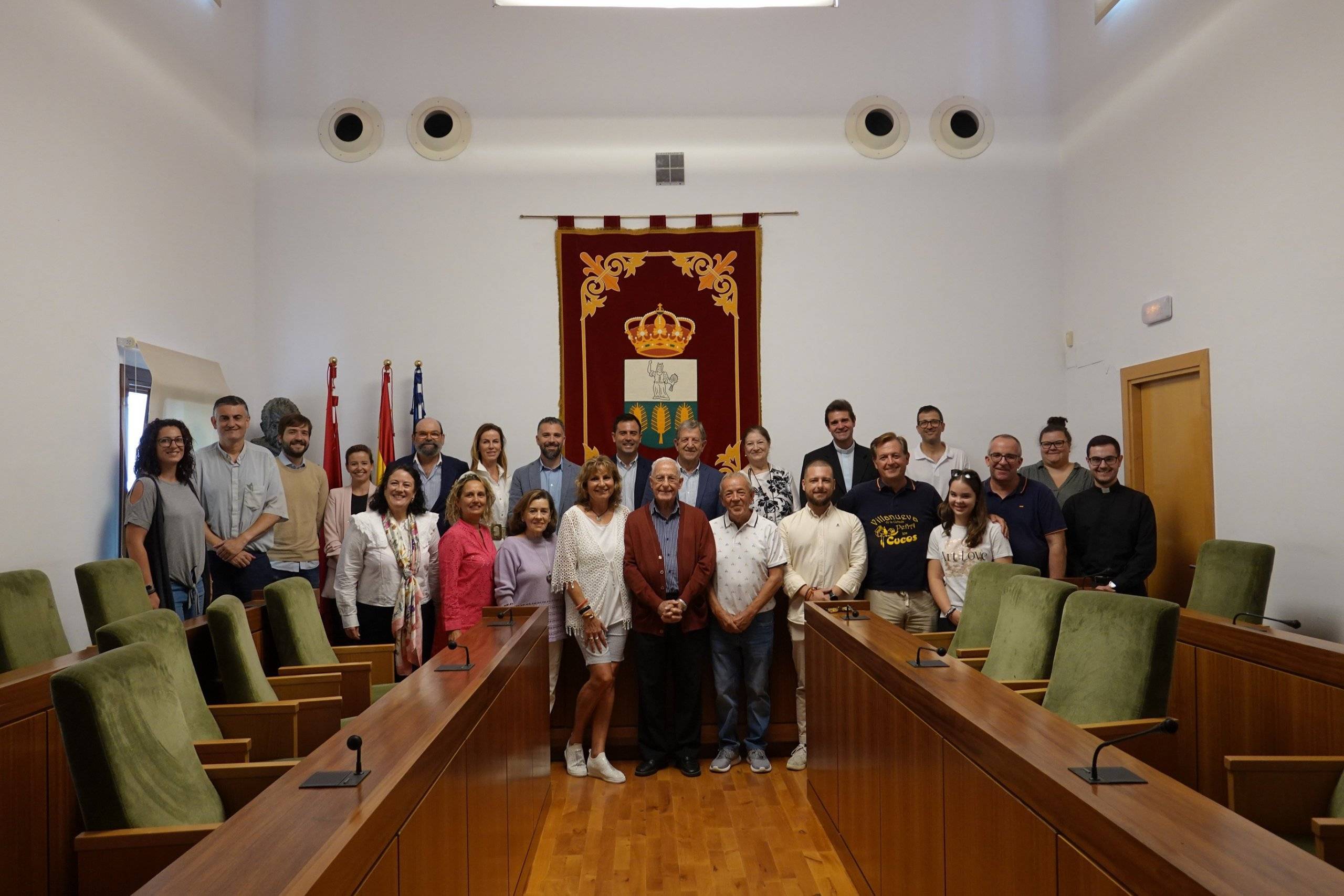 Foto de familia en el Salón de Plenos.