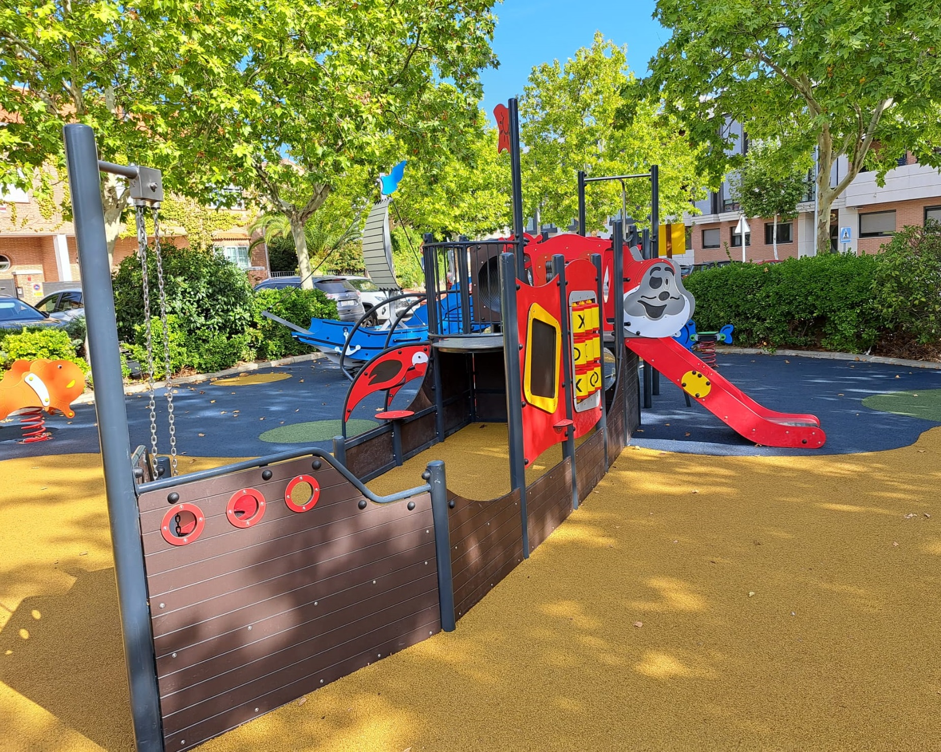 Juegos del parque infantil de la Pza. de Colón.