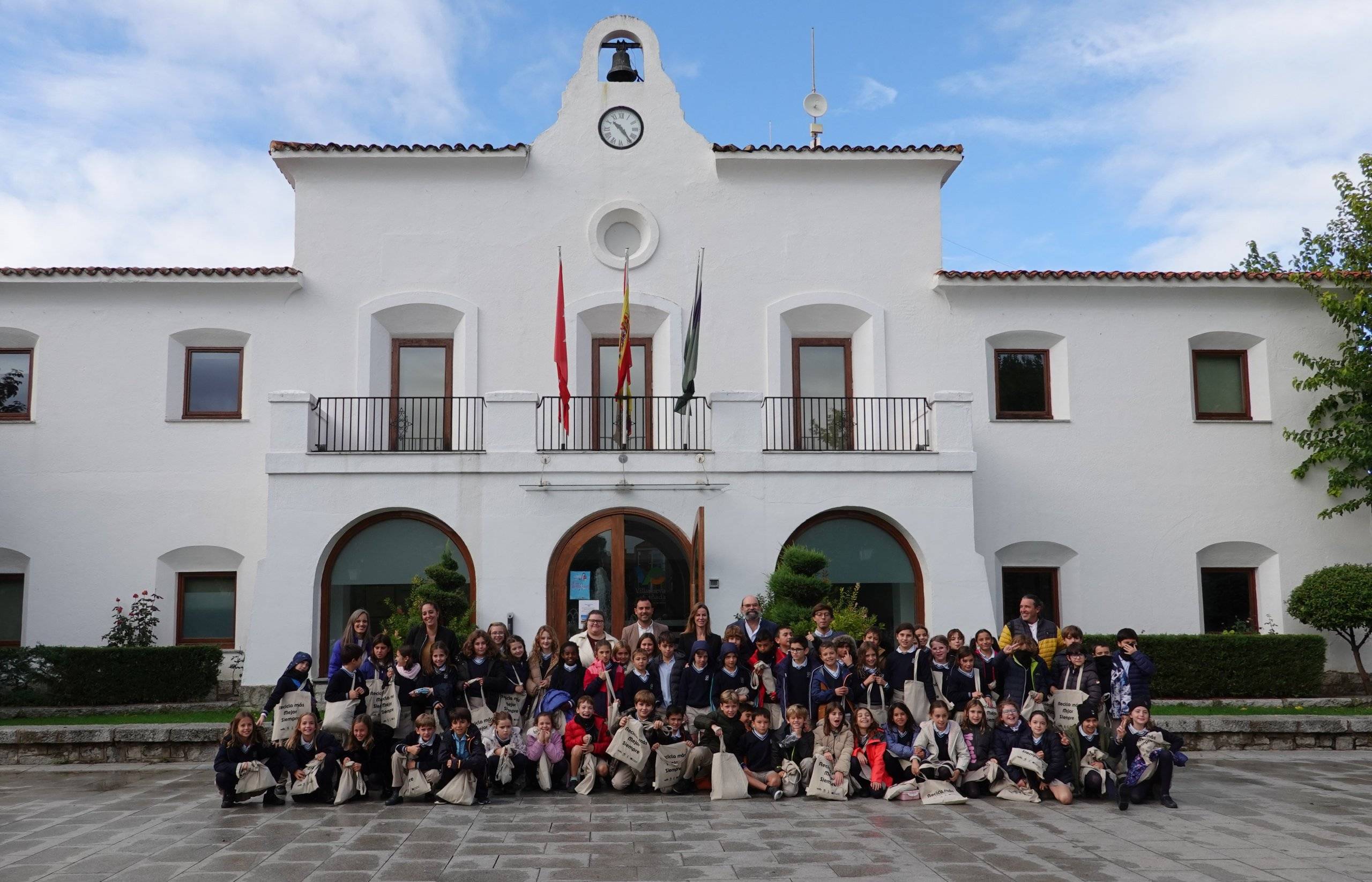 Visita de alumnos del colegio Zola a la Casa Consistorial