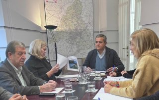 Imagen de la reunión mantenida esta mañana con el consejero de Vivienda, Transportes e infraestructuras, Jorge Rodrigo Domínguez.