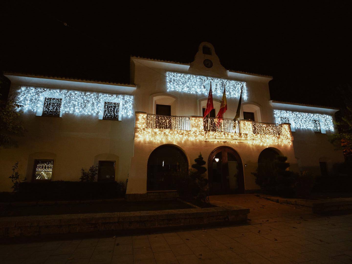 Imagen de la plaza de España con las luces de Navidad.