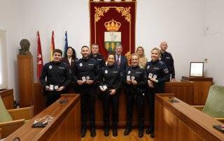 Foto de familia de la toma de posesión de los 5 nuevos Policías Locales.