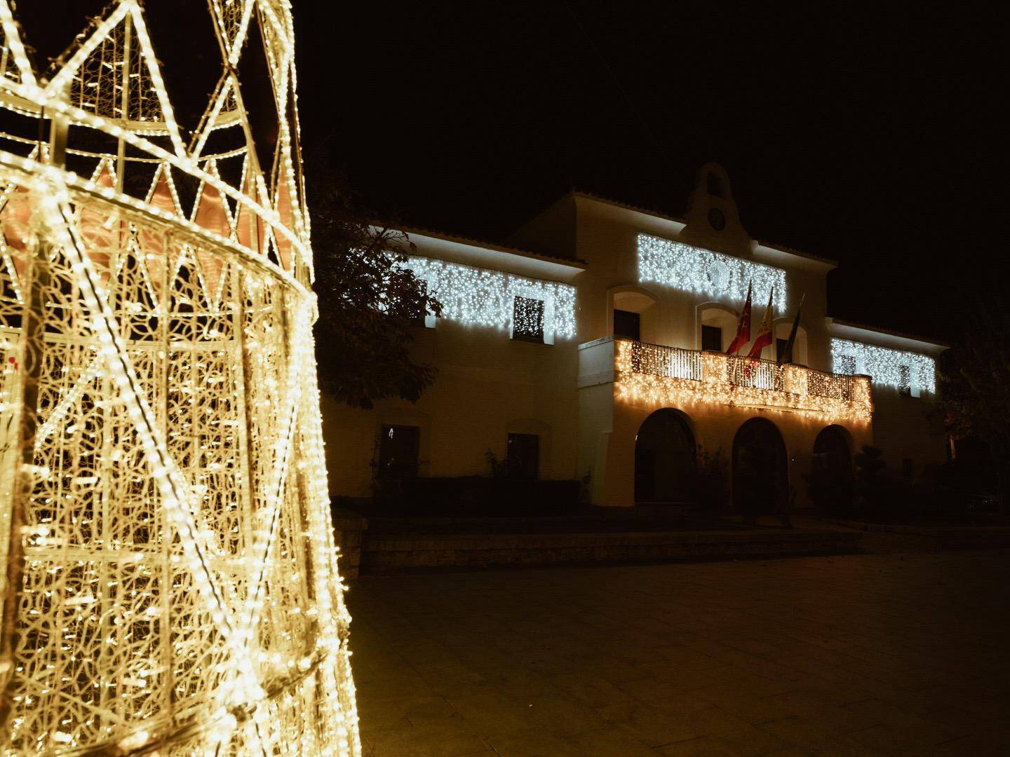 Imagen de la plaza de España iluminada.