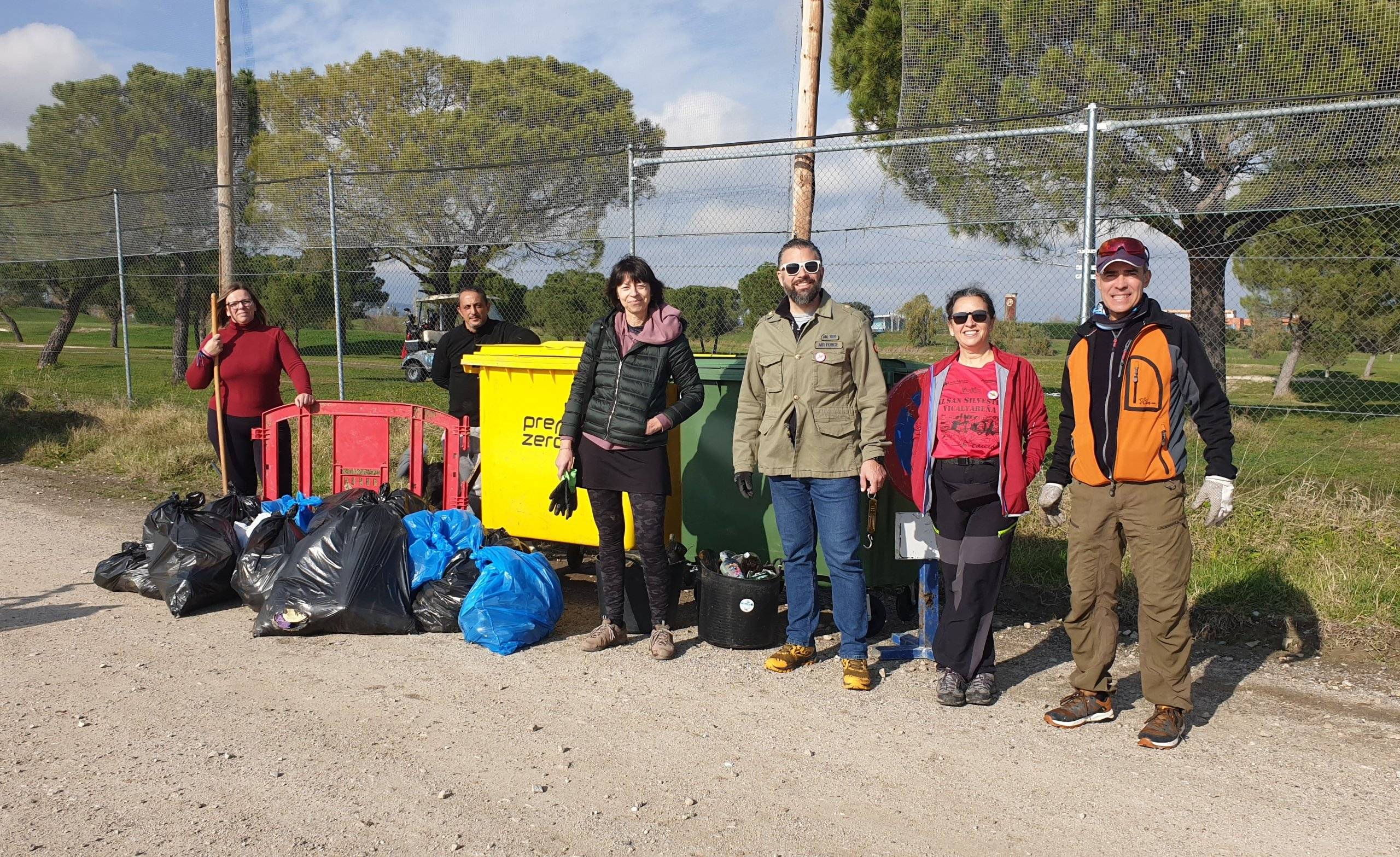 Foto de grupo de la recogida de "basuraleza".