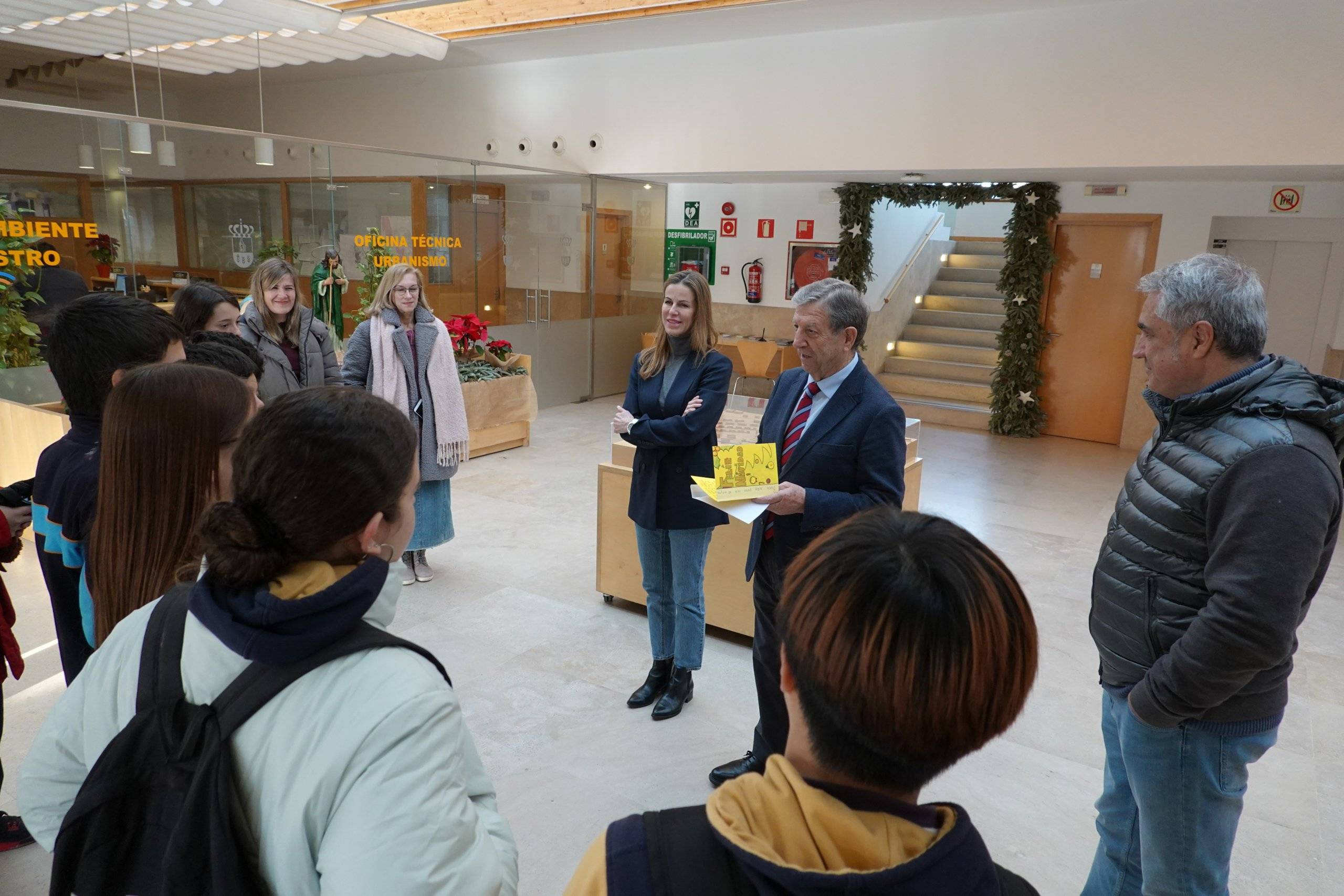 Imagen de la visita de los alumnos a la Casa Consistorial.