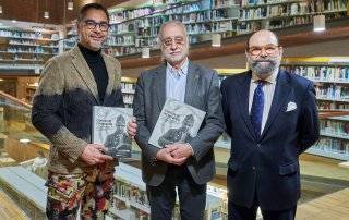 El concejal de Cultura, Jesús Fernando Agudo, junto a los dos autores del libro.
