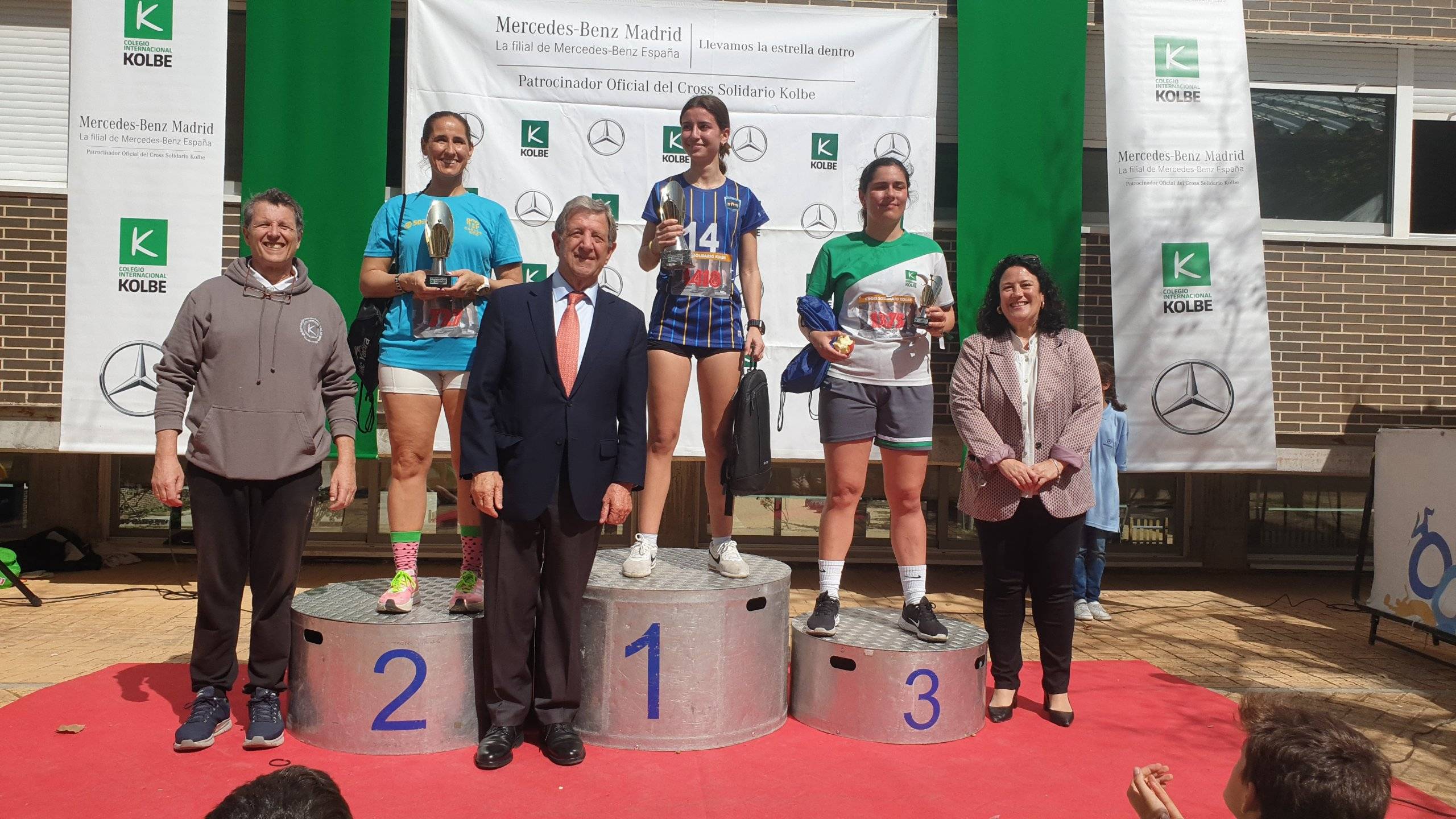 Foto de familia de uno de los podiums.