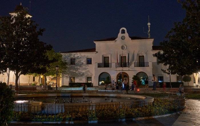 Imagen del antiguo Ayuntamiento con las luces apagadas.