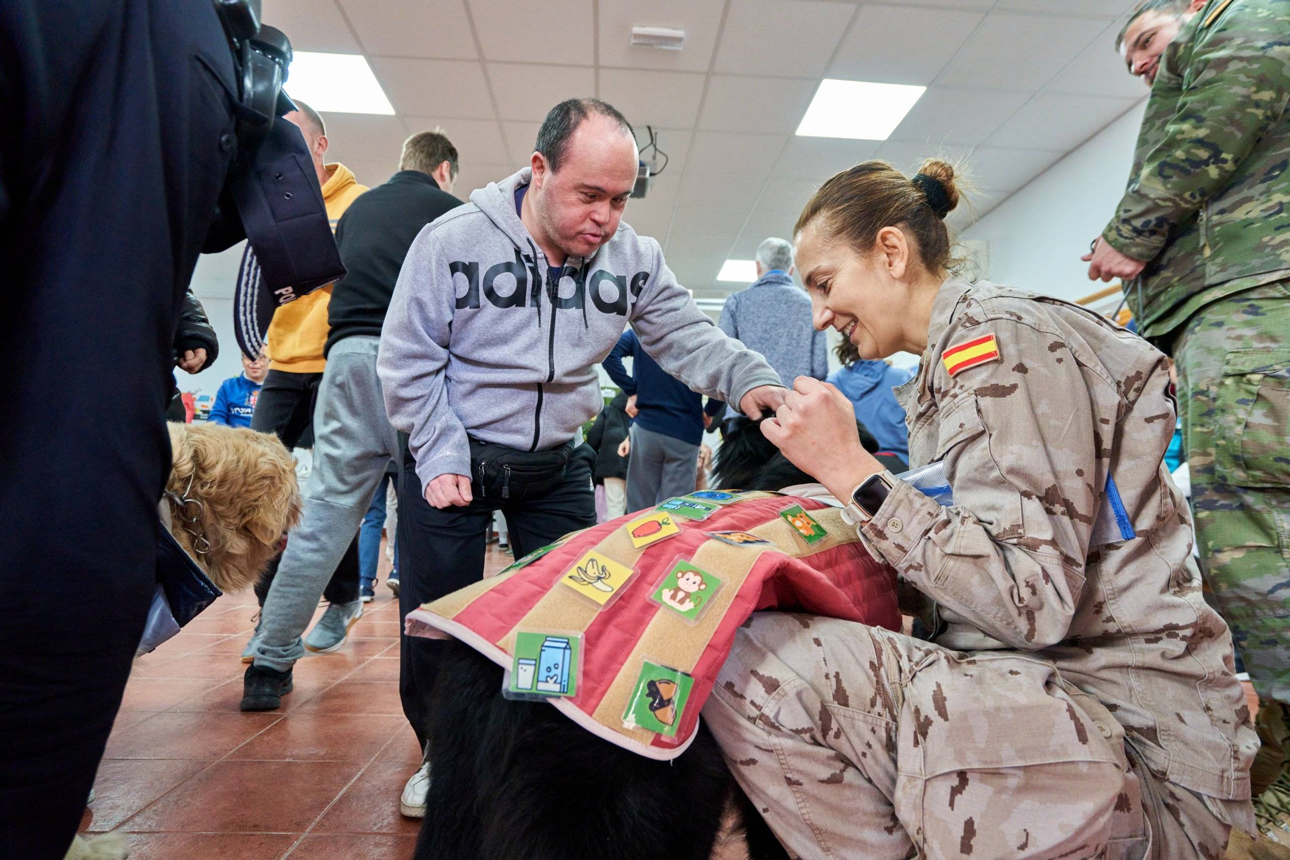 Exhibición de unidades caninas de Policía Local y Defensa