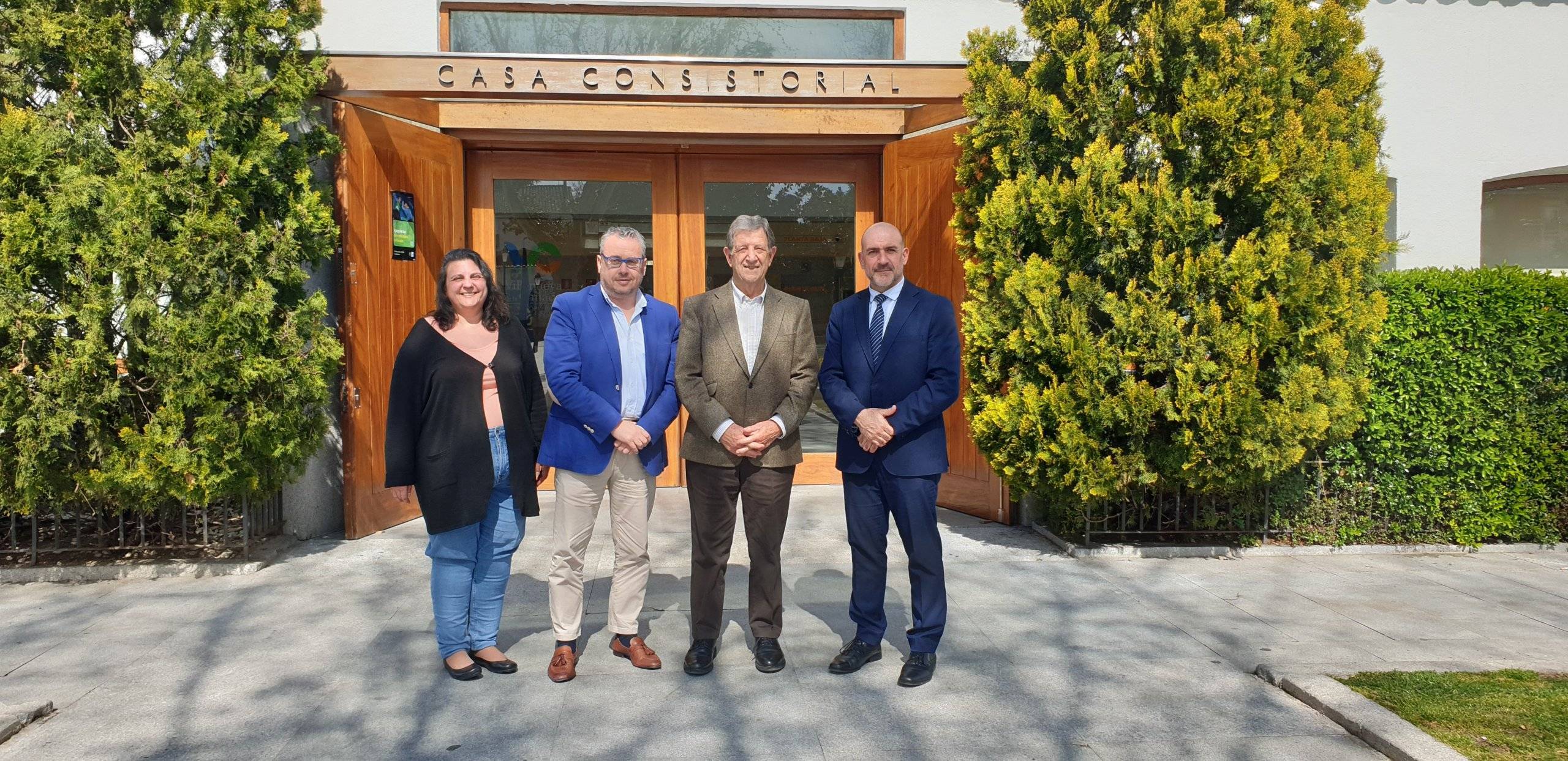 Foto de familia tras la reunión mantenida con MAPFRE.