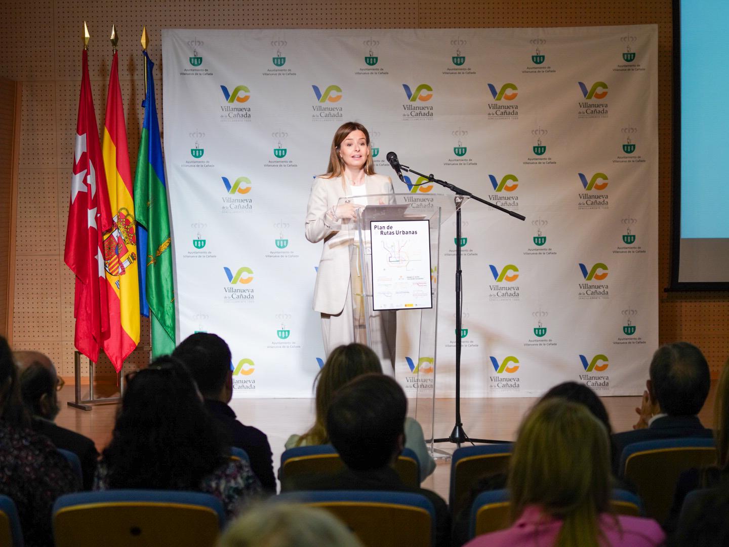 La concejala de Salud, Beatriz Peralta, explicando el proyecto.