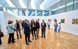 Autoridades junto a autores y público en la Sala Aulencia