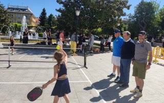 El alcalde, Luis Partida, junto al director de Proyectos de la Federación Madrileña de Tenis, Juan Tarrat, y el presidente del Club de Tenis y Pádel de Villanueva de la Cañada, Tomás de Prada.