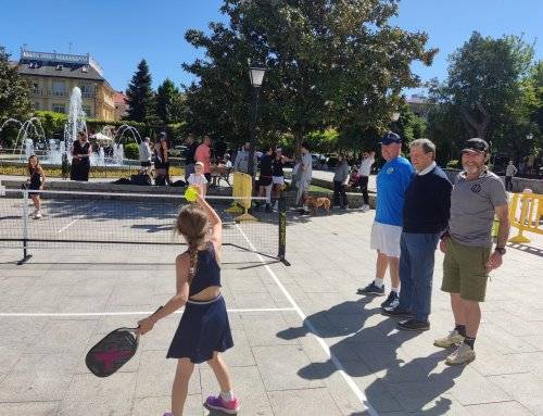 Tenis y pickleball para los más pequeños en la Plaza de España