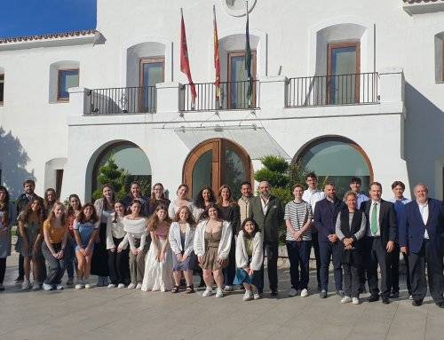 Estudiantes del Newtown Highschool e IES Las Encinas visitan dependencias municipales