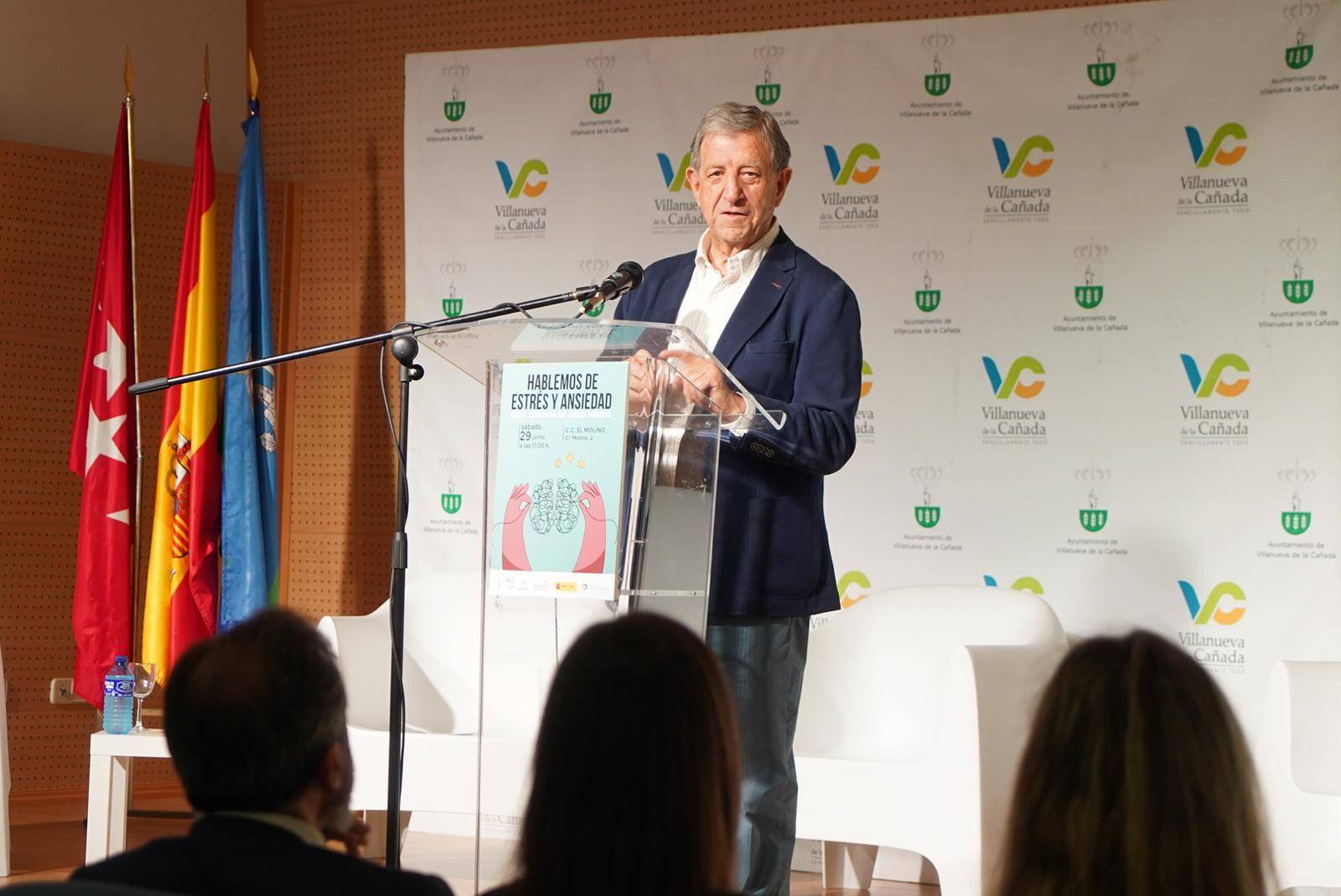El alcalde, Luis Partida, dando la bienvenida a los ponentes.