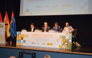 Imagen de la mesa presidencial de la Asamblea general celebrada.