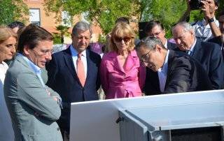El alcalde junto a distintas autoridades en el acto de la Fundación Jardines de España.