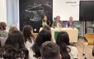 Autoridades durante el acto de bienvenida de defensa de trabajos.