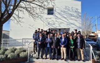 Foto de familia de la visita a los estudiantes de FP de la UAX.