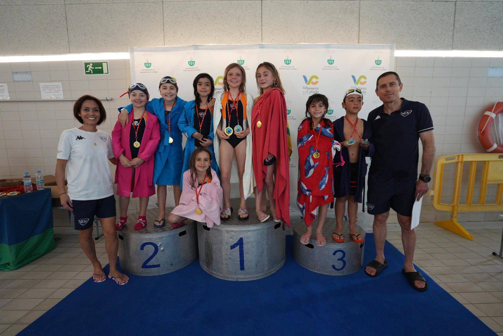 Foto de familia del podium del Colegio SEK-El Castillo.