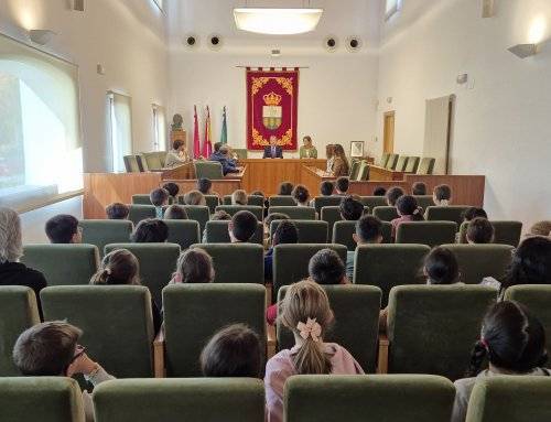 Alumnos de 3.º de Primaria del CEIPSO María Moliner visitan el Ayuntamiento