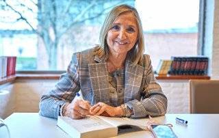 La periodista y escritora Belén Junco durante la presentación de su libro.