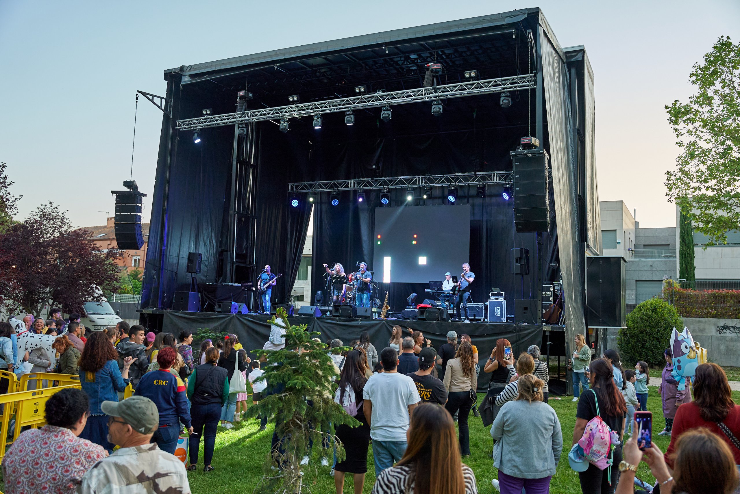 Actuación de Los Desgüaces en la fiesta de San isidro.