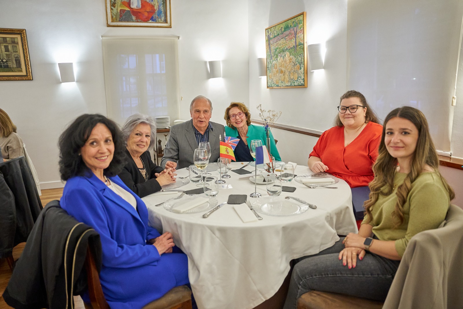 Participantes en la cena institucional de la ACH.