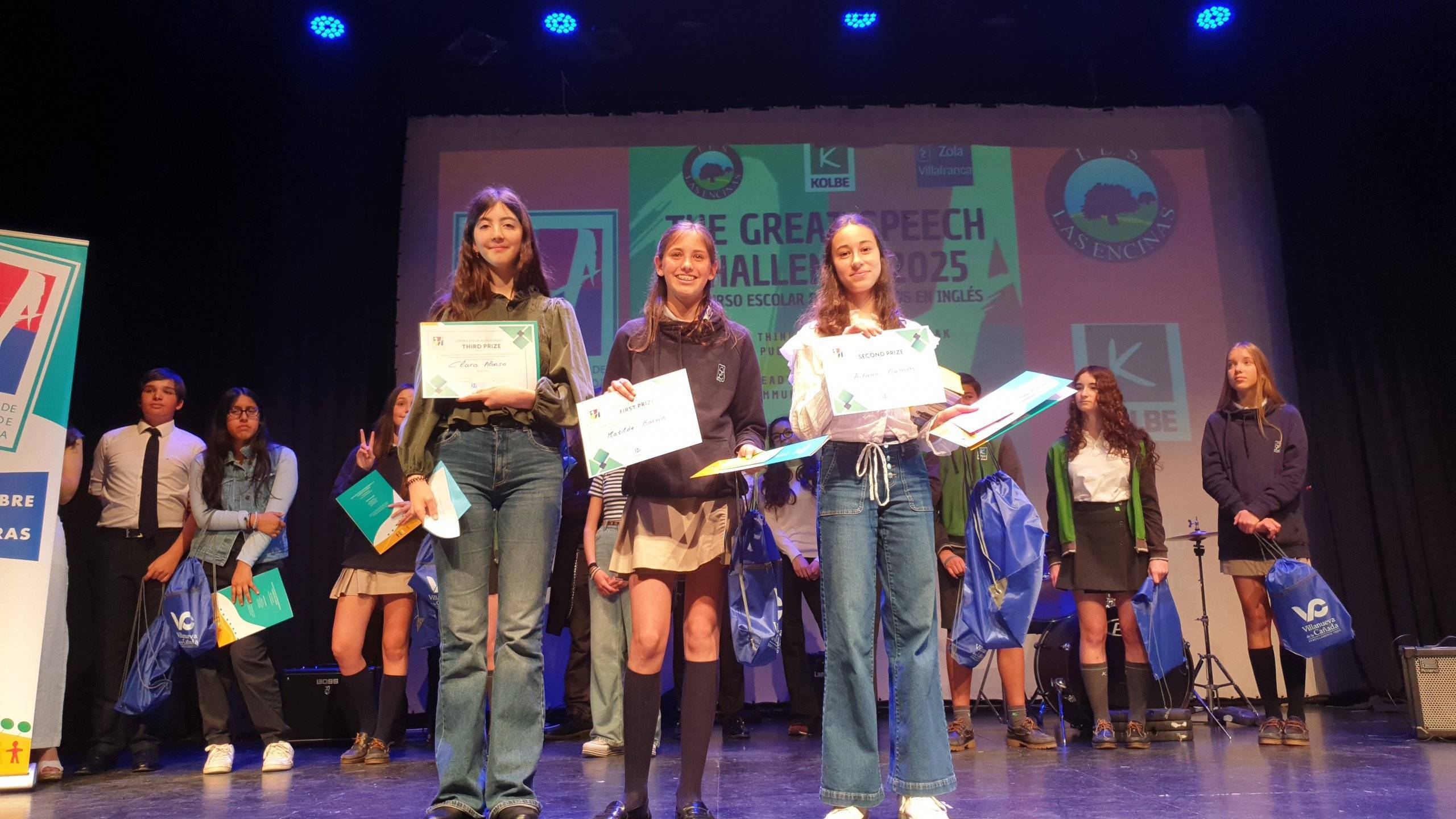 Alumnas premiadas del concurso escolar. Alumnas premiadas del concurso escolar.