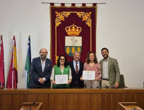 Entrega de la recaudación del Mercadillo Solidario de Libros y del Torneo de Pádel contra la Meningitis