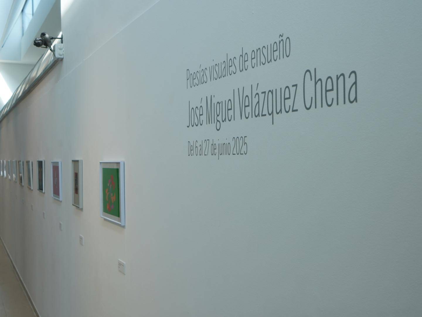 Sala II con obras del artista José Miguel Velázquez Chena.