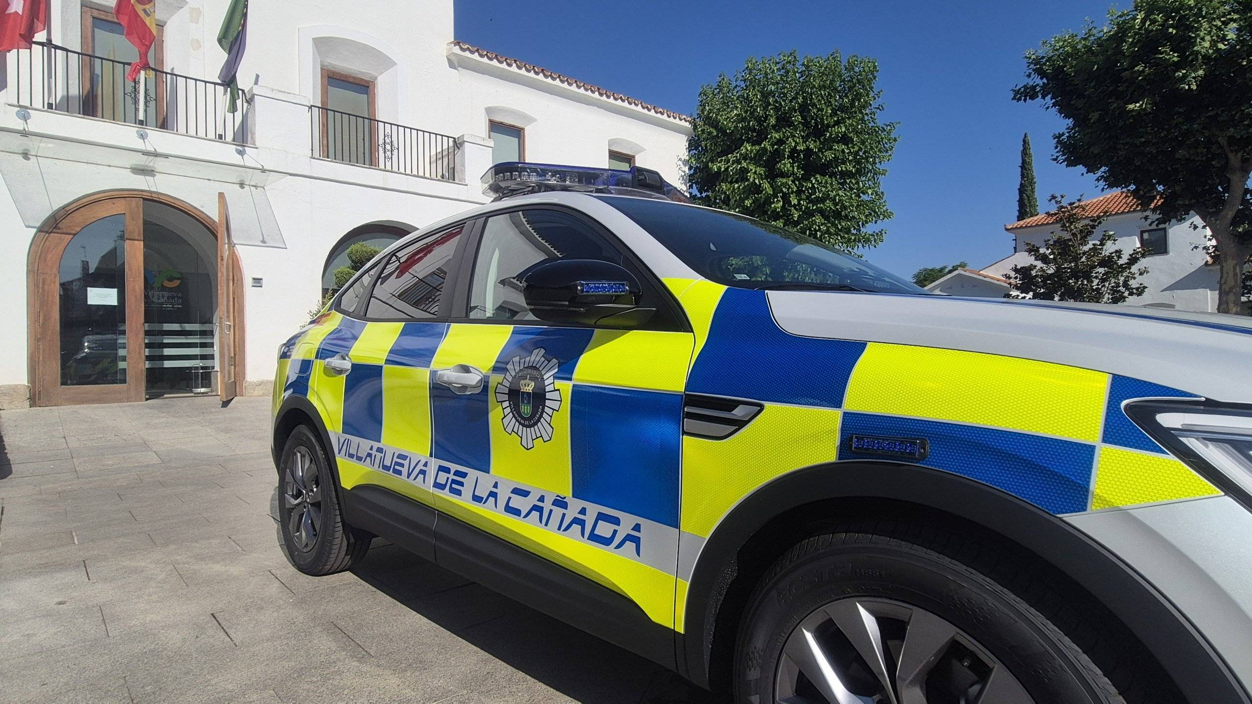 Rotulación del nuevo vehículo de la Policía Local.