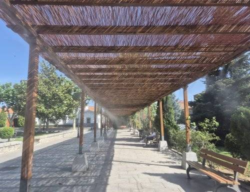 El Ayuntamiento instala un sistema de nebulización en la pérgola de la plaza de España